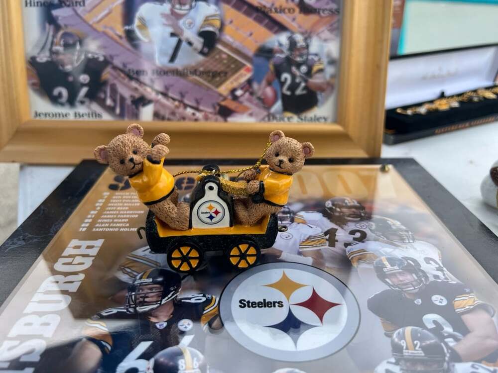 The Danbury Mint Pittsburgh Steelers Holiday Halftime Rail Figurine Ornament